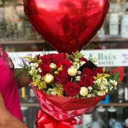 Buquê 12 Rosas e Ferrero Rocher