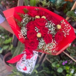 Buquê 12 Rosas Importadas e Ferrero Rocher