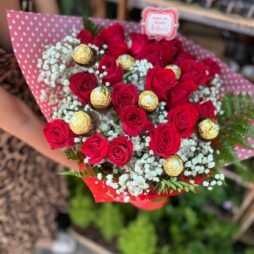 Buquê 24 Rosas e Ferrero Rocher