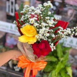 Buquê 2 Rosas Variadas