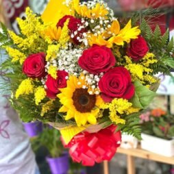 Buquê 6 Rosas e 4 Girassóis